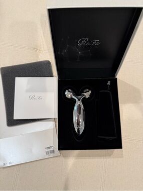 ReFa CARAT Platinum Roller ✨